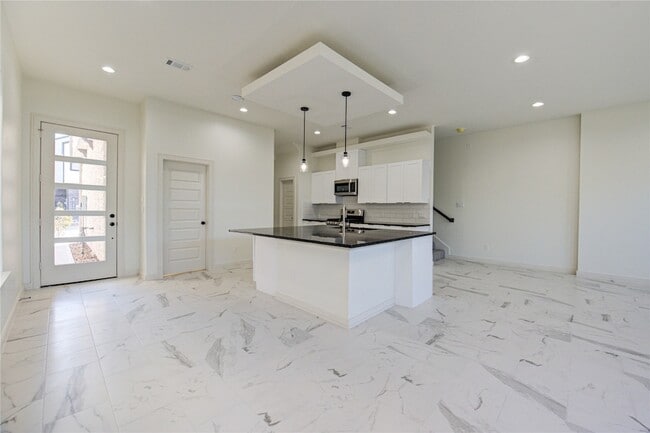 Building Photo - 2922 El Fenice Ln