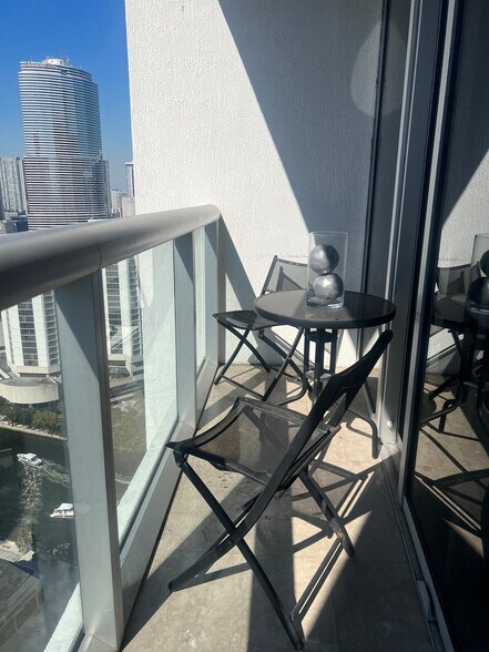 Building Photo - 609 Brickell Ave