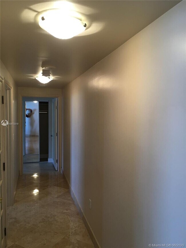 Building Photo - 100 S Birch Rd