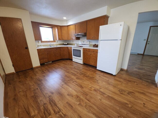 Building Photo - 631-633 E Longview Dr.