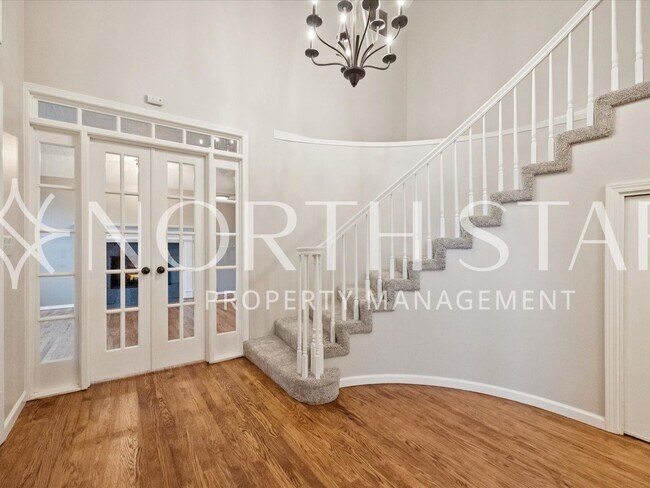 Building Photo - Traditional Home with Views