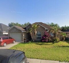 Building Photo - 904 W Douglas Dr