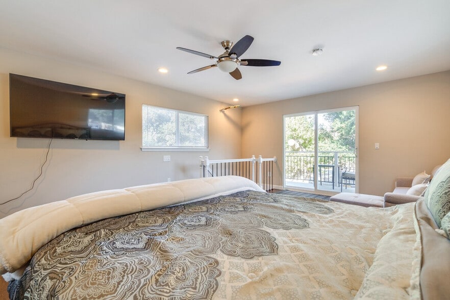 Building Photo - 1000 Monterey Rd