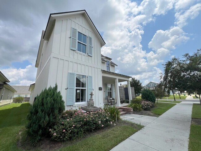 Building Photo - Beautiful 4-Bedroom Home in The Magnificen...