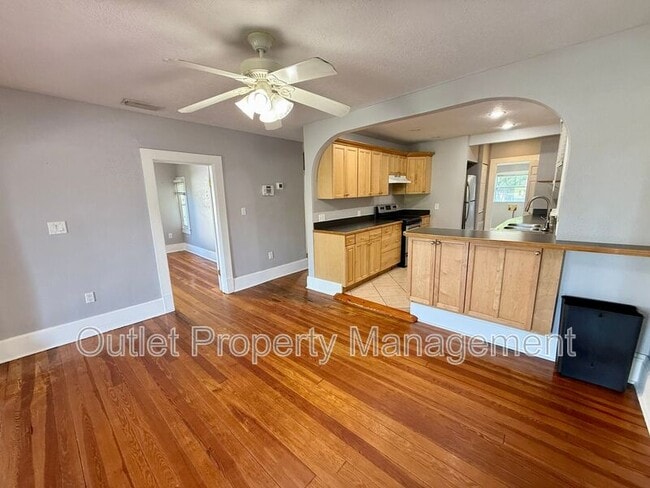 Building Photo - 737 Carlson Dr