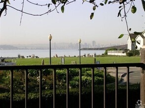 Building Photo - The Shores