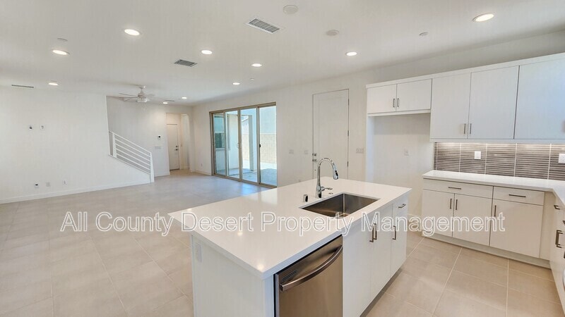 Building Photo - 35944 Randall Ln