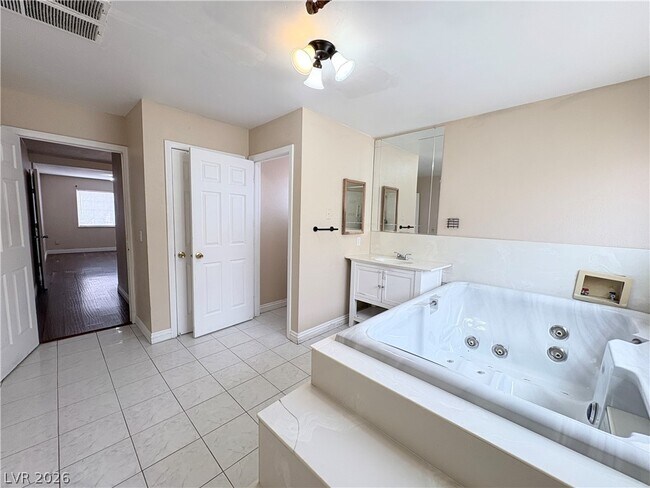 Building Photo - 6329 Brittany Way