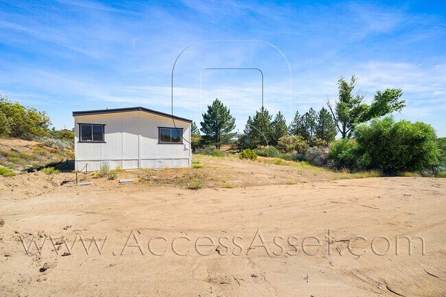 Building Photo - Lovely 2 Bed/2 Bath Manufactured Double-Wide Home In Anza!