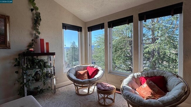 Building Photo - 44 Pulido Ct