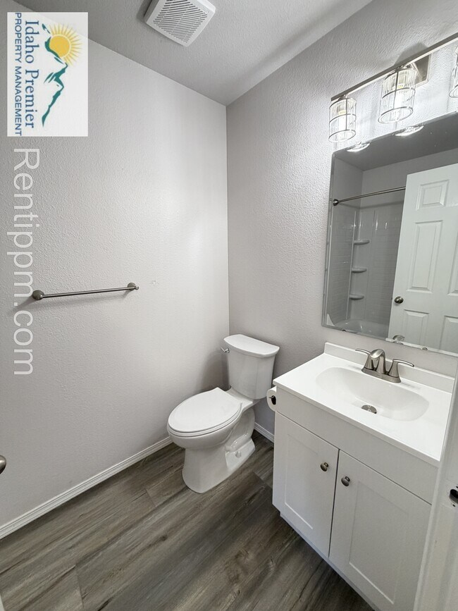 Building Photo - 2200 E Grapewood Dr