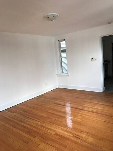 Building Photo - 133 2nd Ave