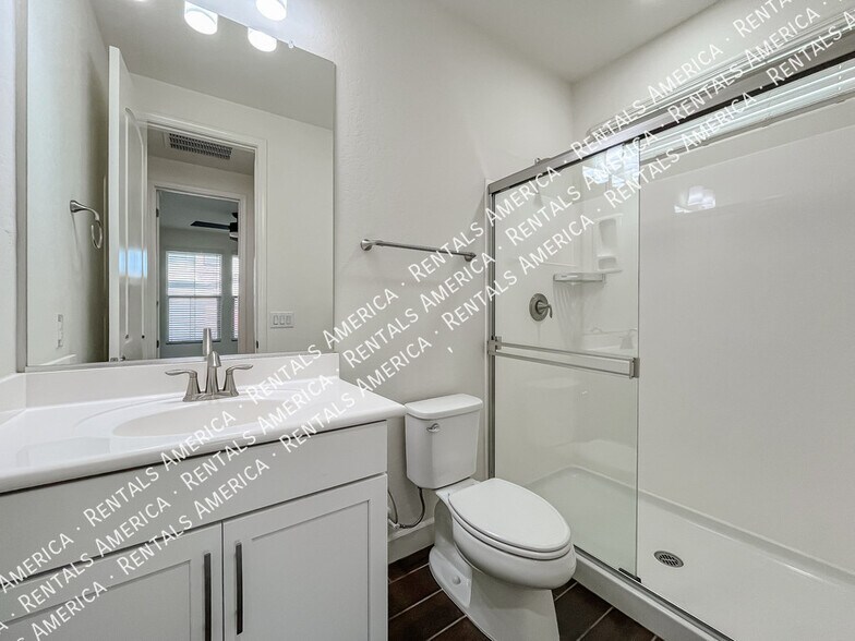 Building Photo - 657 W Browning Pl