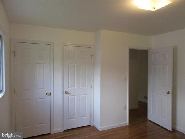 Building Photo - Detached ranch style house