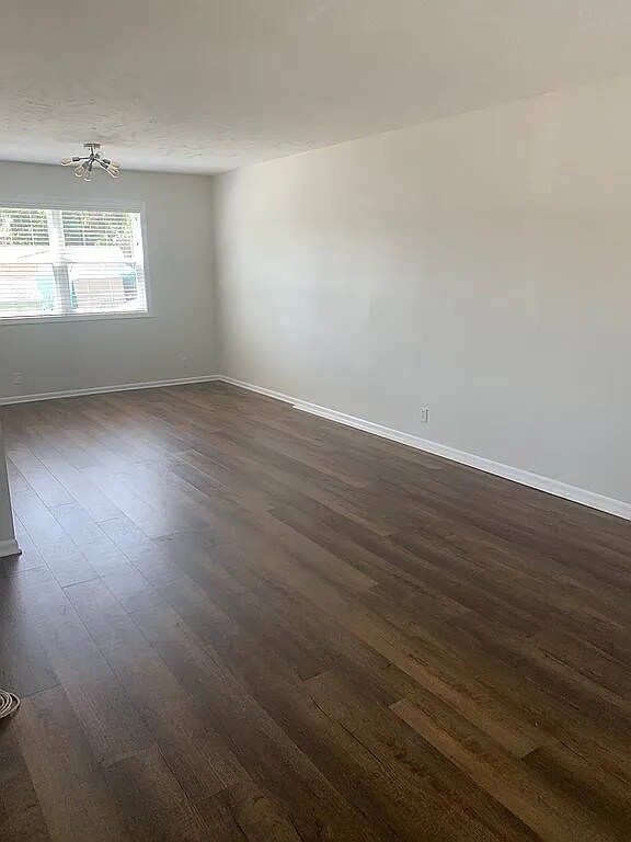 Living/Dining Room Area - 101 W 19th Ave