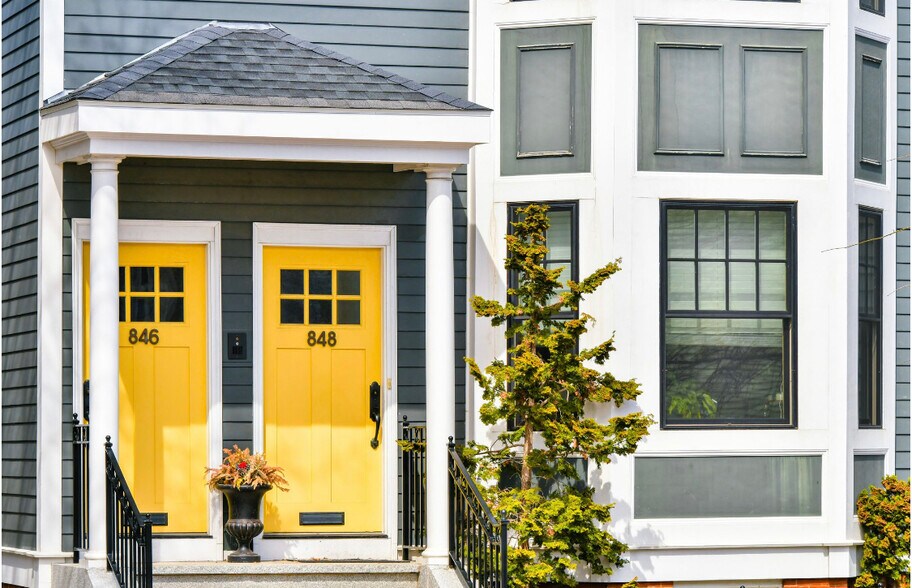 Front entry - 846 E Broadway