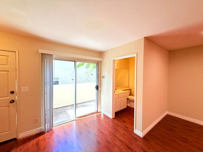 Building Photo - 12251 Moorpark St