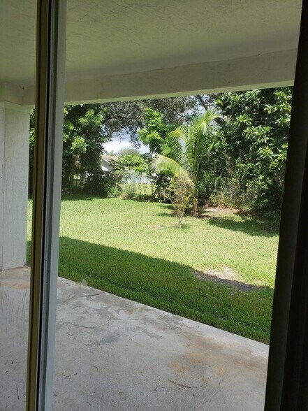 Building Photo - 6759 Silver Ridge Ln