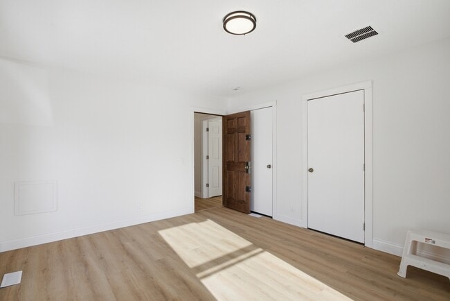 Building Photo - 35942 Vinewood St