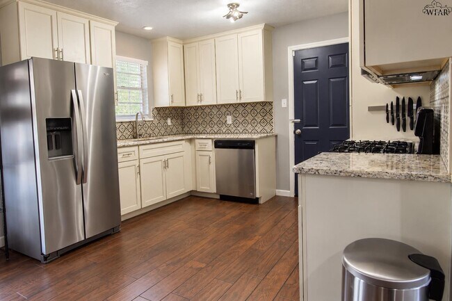 Building Photo - 4617 Sierra Madre Dr