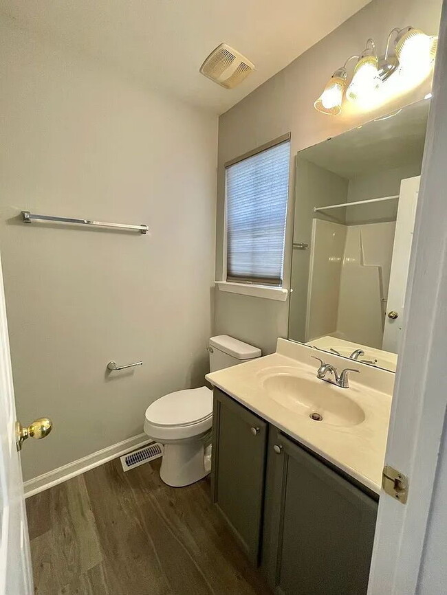 Building Photo - 128 University Village Dr