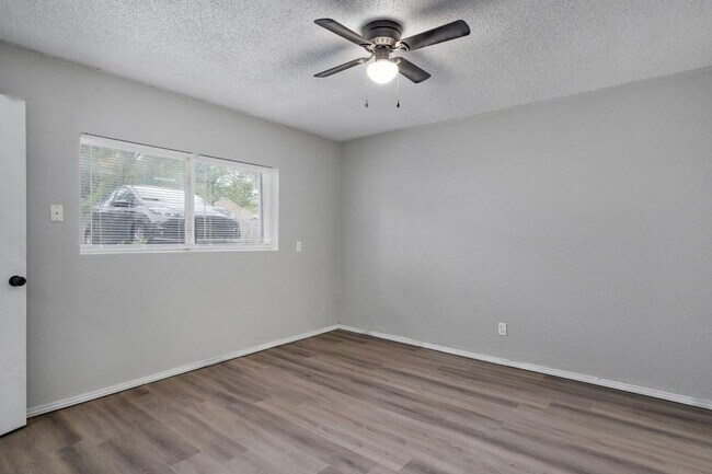 Building Photo - 865 S Douglas Ave