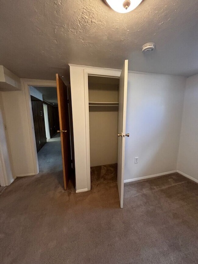 Building Photo - 4 Bedroom 2 Bath Single Family Home In South Cheyenne