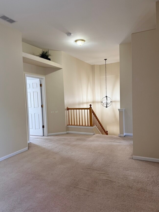 Building Photo - 2305 Sandy Creek Dr