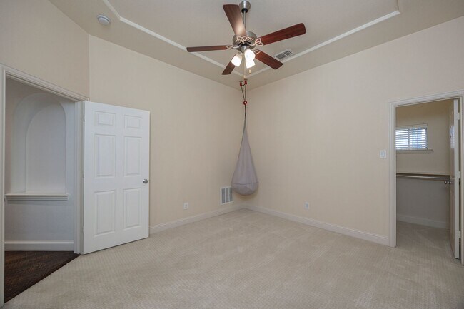 Building Photo - Spacious and beautifully designed with 5 bedrooms, 4 bath in a desirable location.