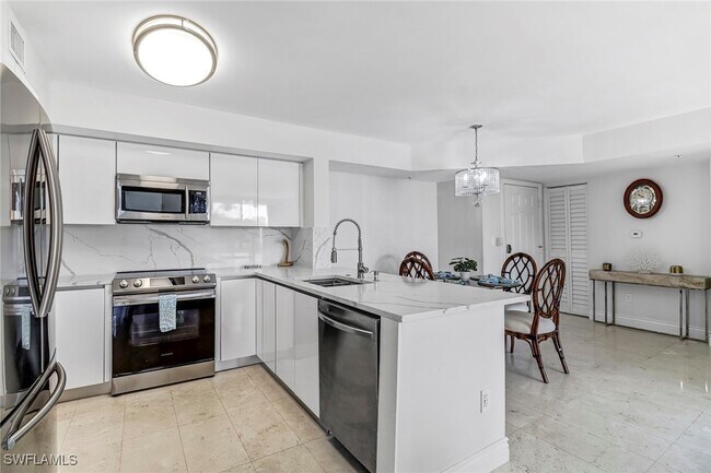 Building Photo - 1185 Wildwood Lakes Blvd