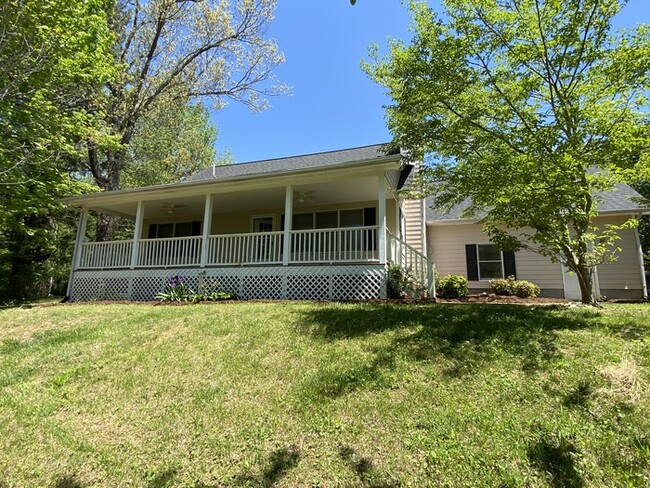 Primary Photo - 3 bedroom 2 bath with attached garage