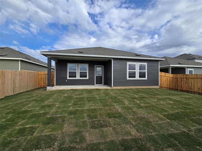 Building Photo - 202 Fox Hvn Rd