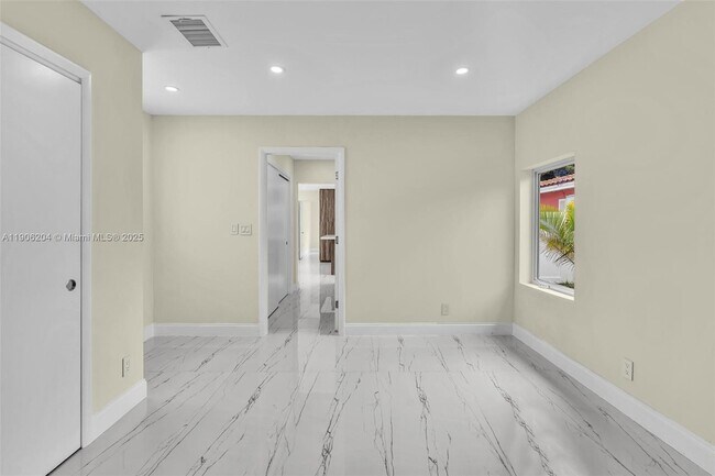 Building Photo - 1510 Coolidge St