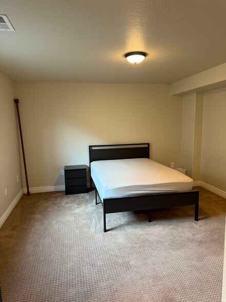 Building Photo - 1213 E St Josephs St