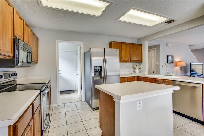 Building Photo - 2622 Glen Field Dr