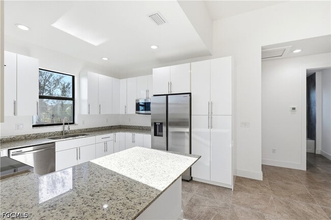 Building Photo - 1119 NW 28th Pl