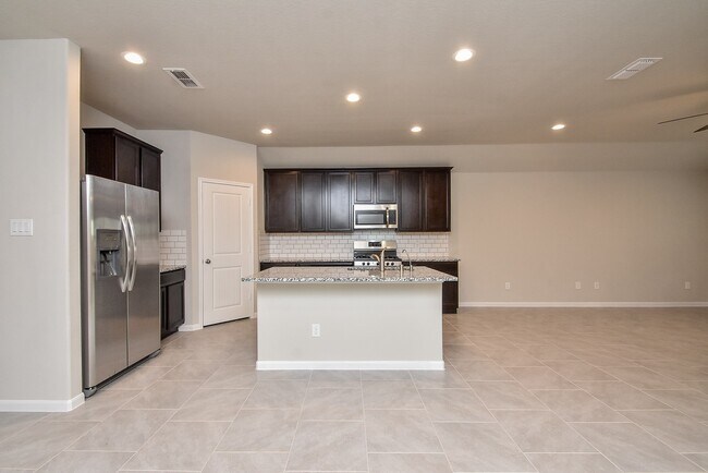 Building Photo - 1427 Central Heights Dr