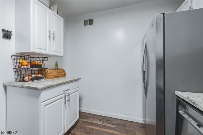 Building Photo - 56 Maple Ln