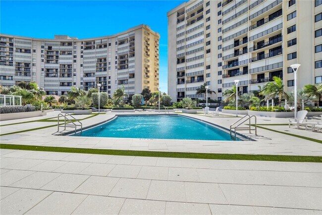 Building Photo - 200 Ocean Trail Way