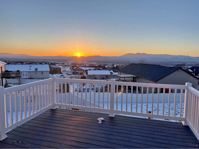Building Photo - 335 Chokecherry Cir