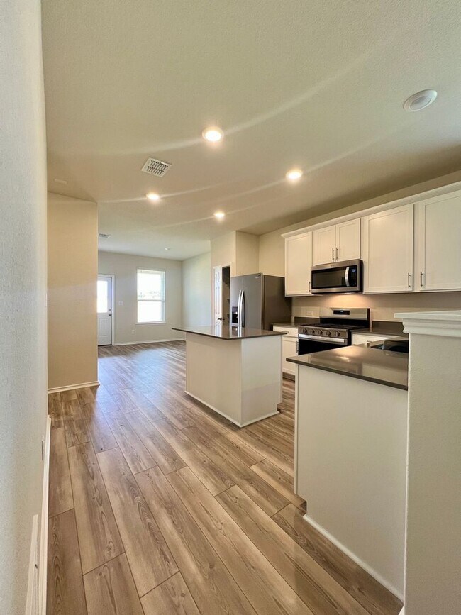 Building Photo - Charming 3BR 2BA House in Buda