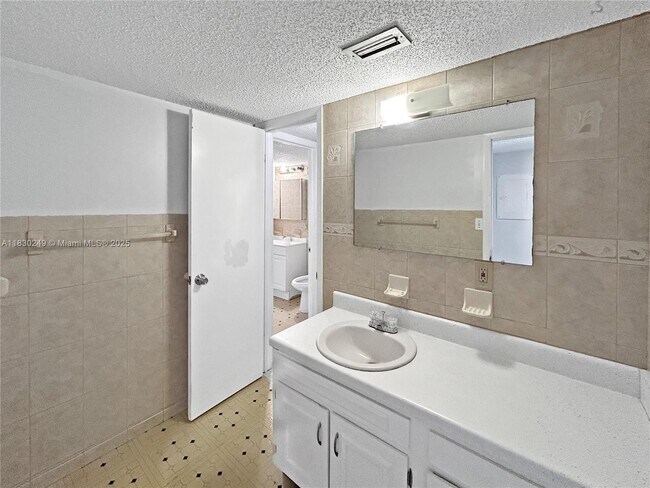 Building Photo - 7604 Abbey Ln