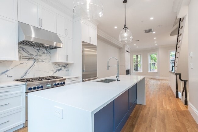 Building Photo - 131 W Newton St