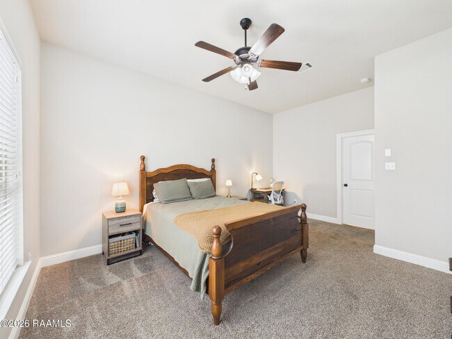 Building Photo - 100 Lacebark Dr