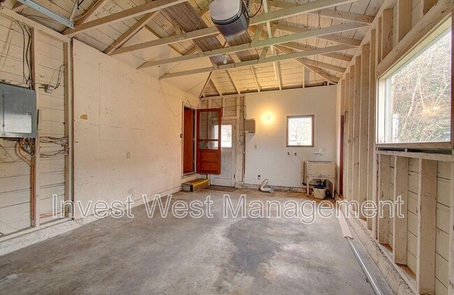 Building Photo - 4706 Sheridan Dr