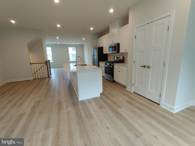 Building Photo - 124 Glory Maple Ln