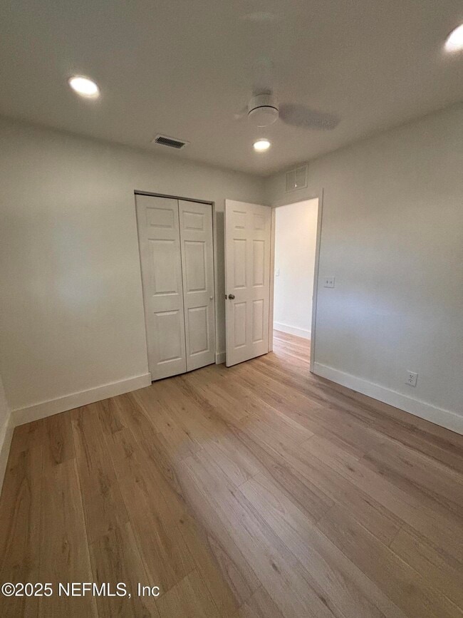 Building Photo - 935 Sailfish Dr E