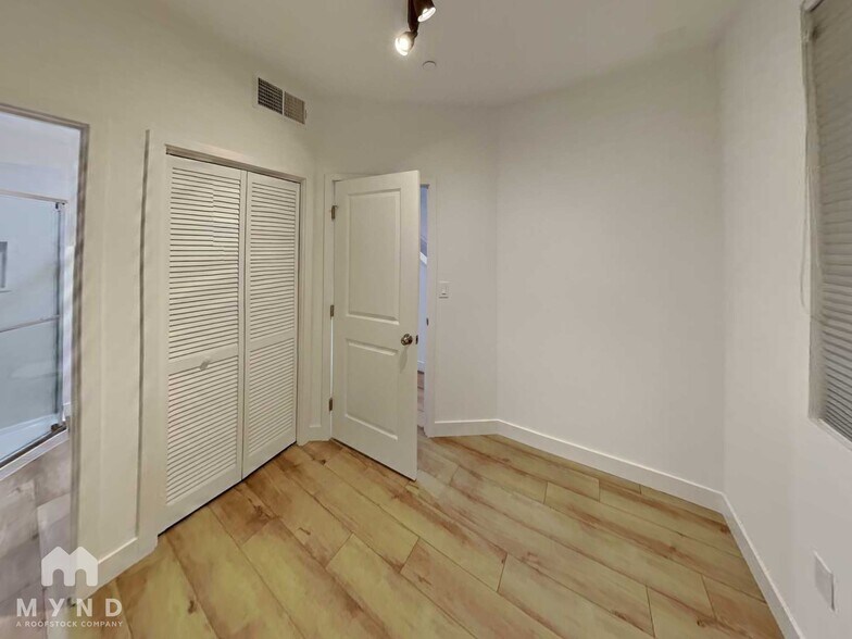 Building Photo - 3959 Wattling St