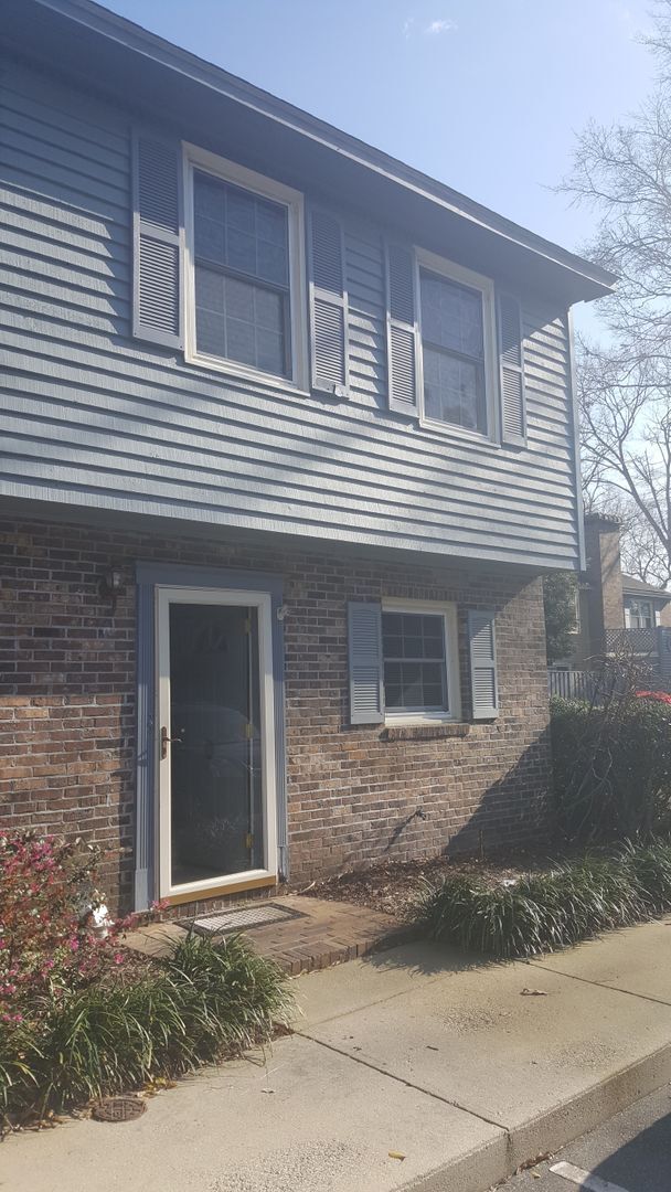 Building Photo - Large Townhome on 44th Avenue