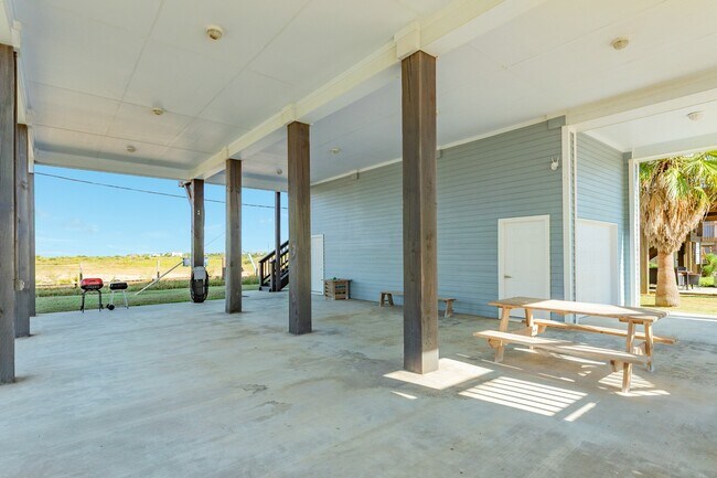 Building Photo - 12940 John Reynolds Rd